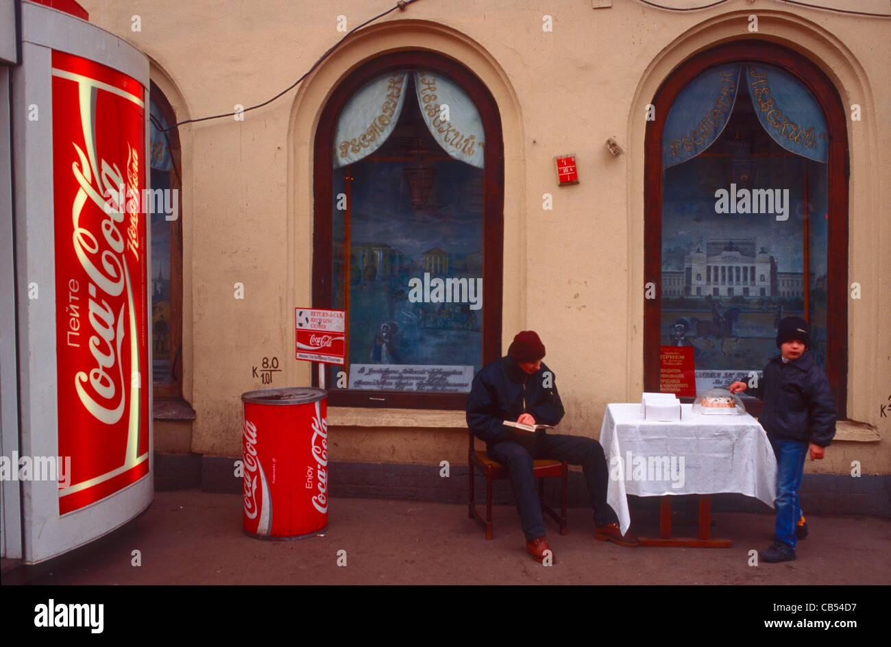 Moscow Cola Russian street kiosk hi-res stock photography and images - Alamy