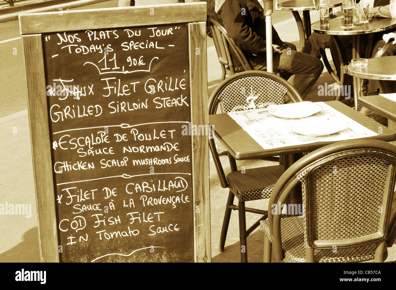 Restaurant in Paris Stock Photo - Alamy