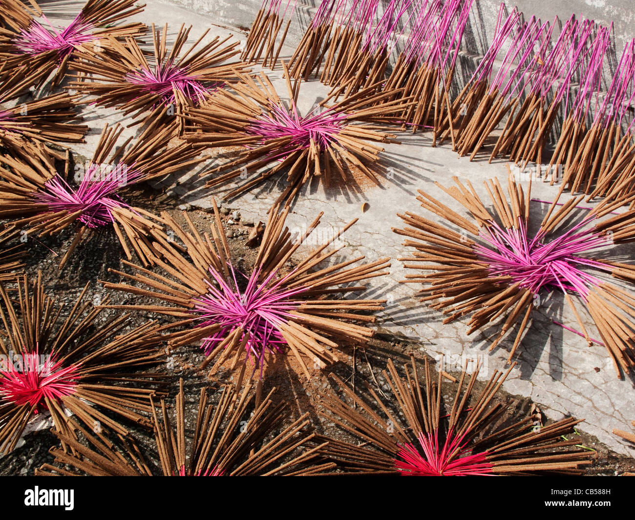 Pink incense sticks hi-res stock photography and images - Alamy