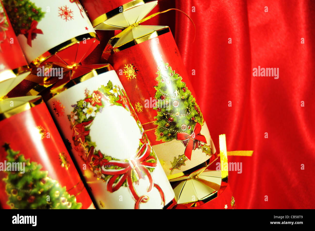Luxury christmas crackers hi-res stock photography and images - Alamy