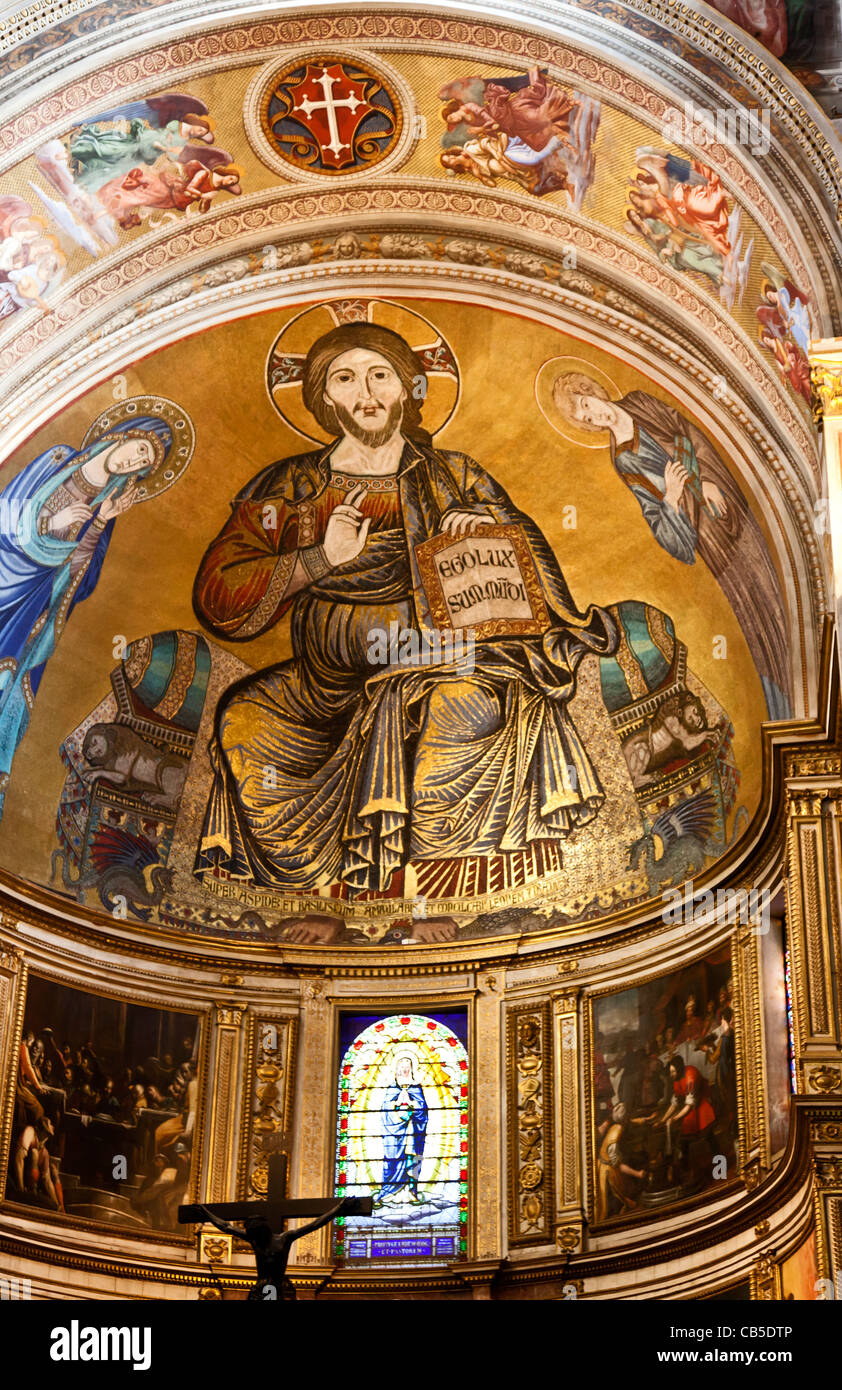 Christ in Majesty, flanked by the Blessed Virgin and St. John the Evangelist. Mosaic in the apse of Pisa Duomo, Tuscany, Italy Stock Photo