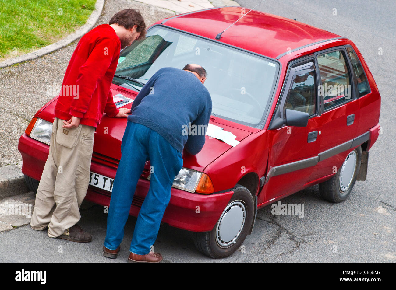 Car drivers filling in car insurance claim forms - France. Stock Photo