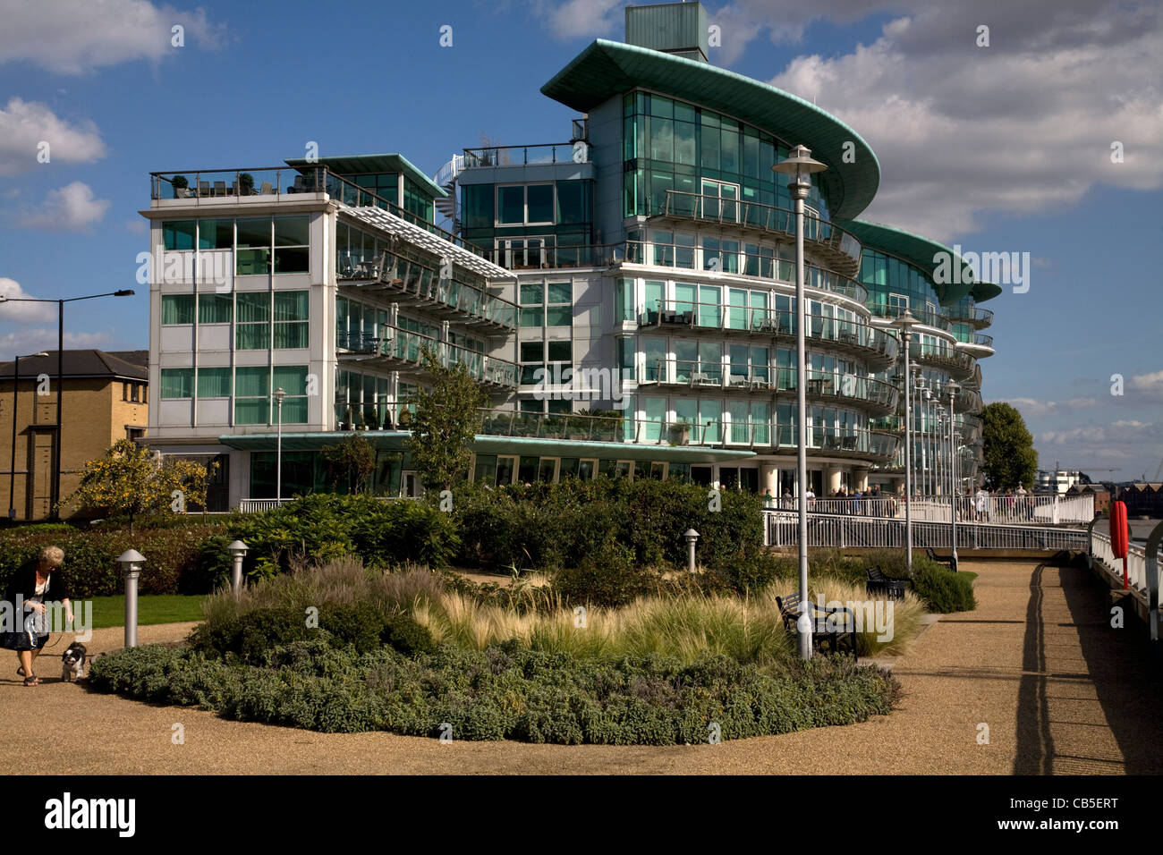 riverside apartments wapping london england Stock Photo Alamy