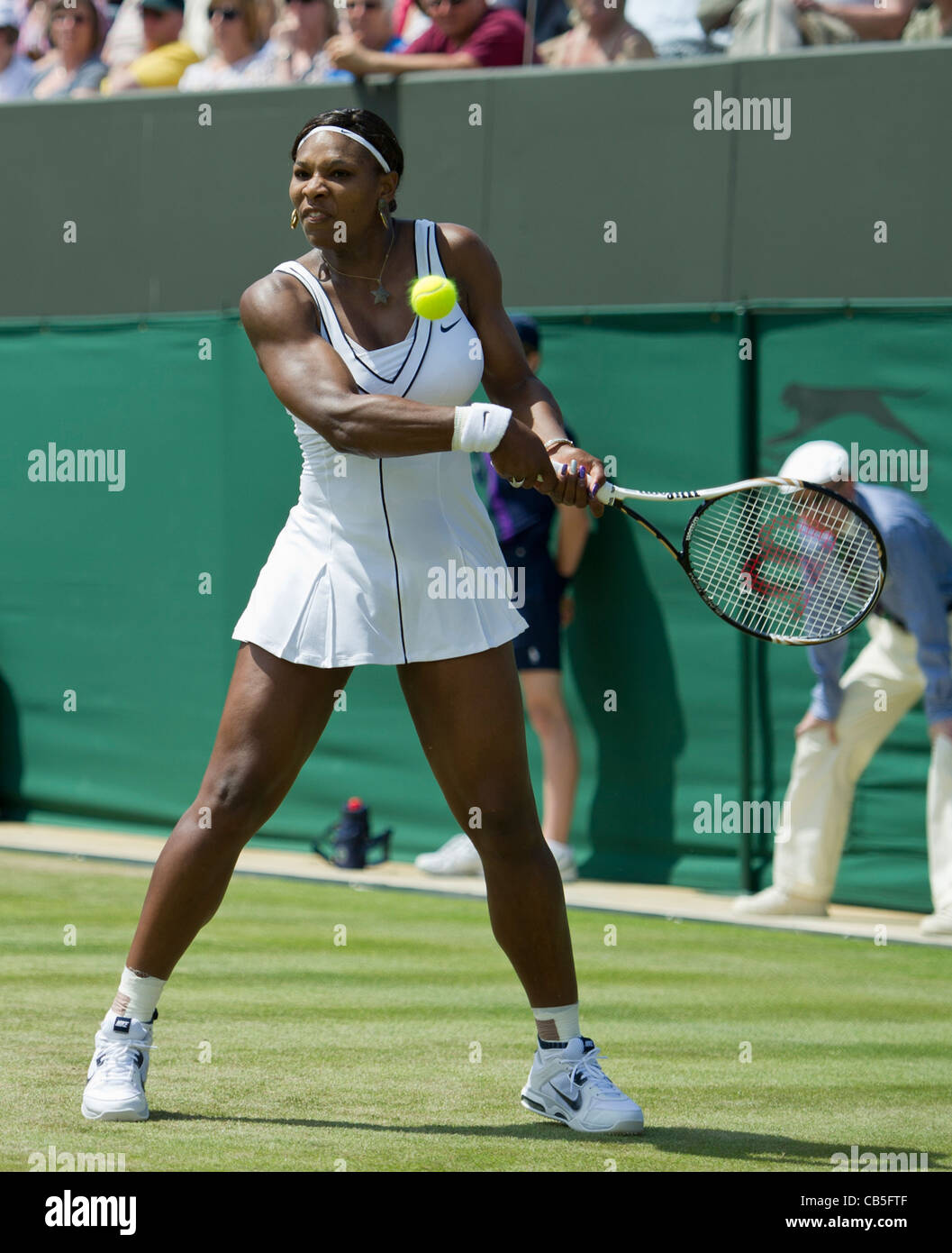 23.06.2011. Serena Williams USA (7) defeats Simona Halep ROU 36,62,61. Serena in action. The Wimbledon Tennis Championships. Stock Photo