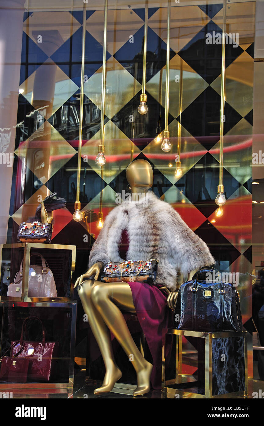Exterior shot of Louis Vuitton store, Sloane Street, London. (Newscast  Limited via AP Images Stock Photo - Alamy