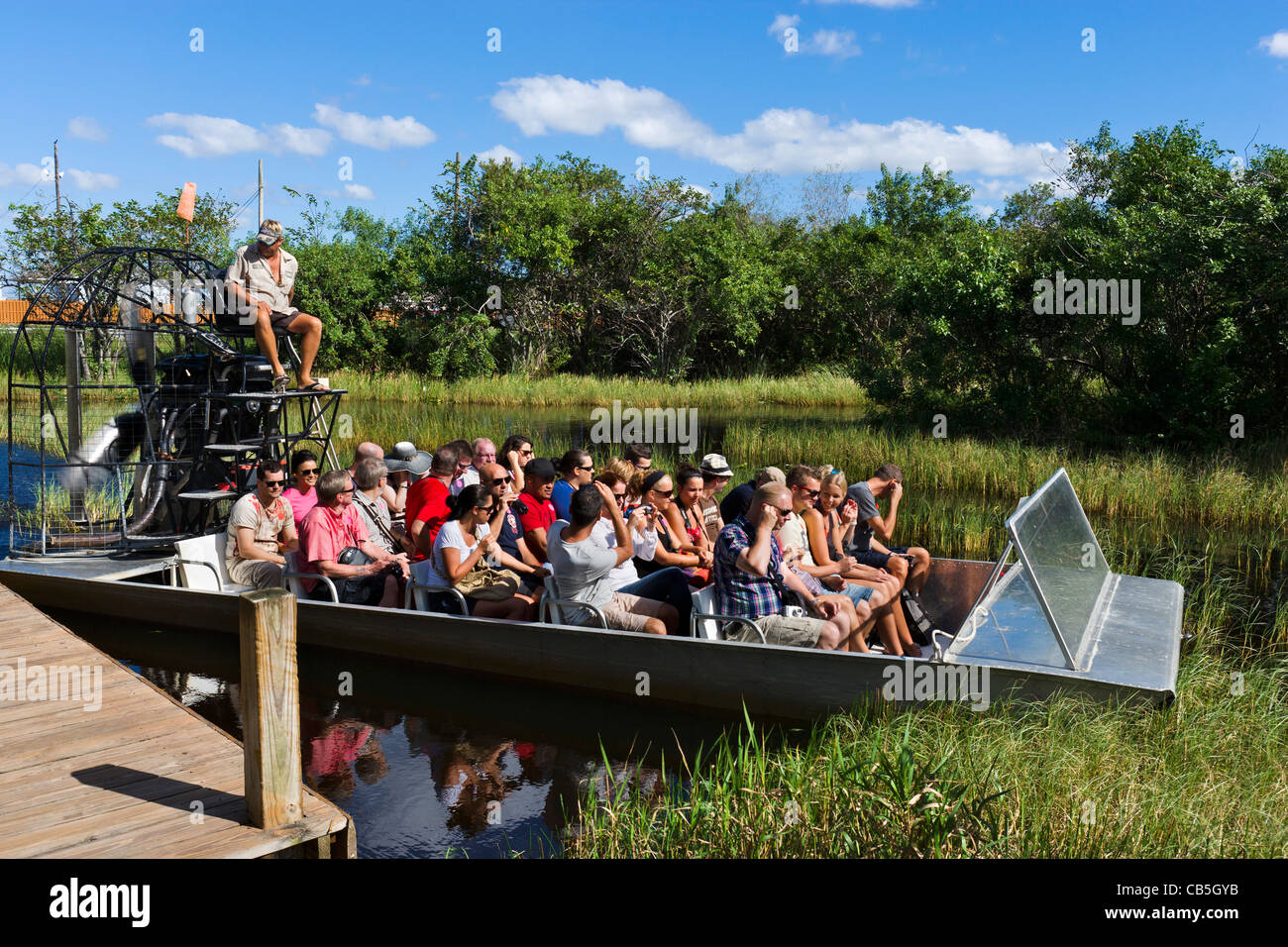 Airboat tour leaving the dock at Gator Park Airboat Tours on Highway 41 (Tamiami Trail), Florida Everglades, Florida, USA Stock Photo