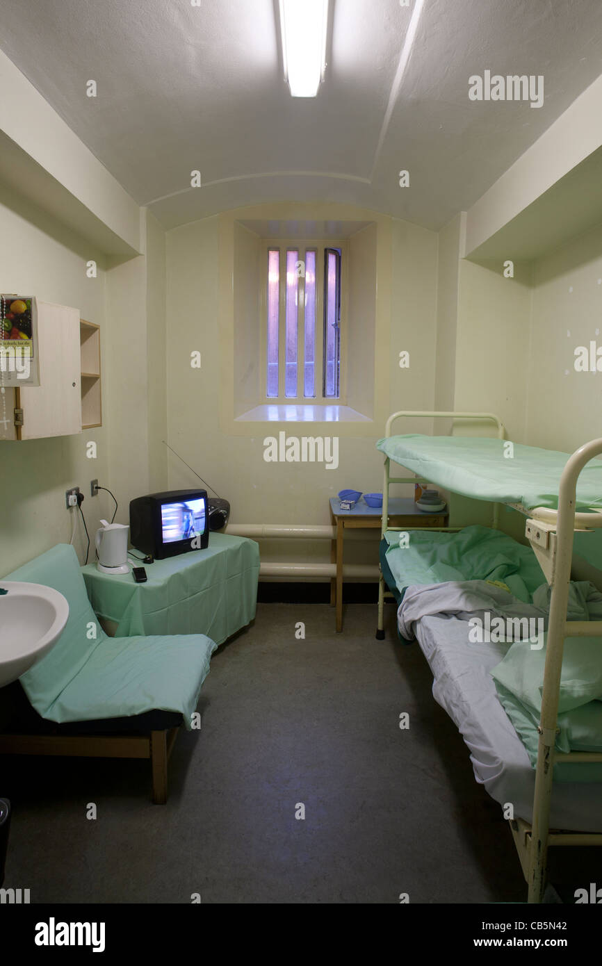 View of the inside of a 2 man cell at Wormwood Scrubs prison London UK Stock Photo