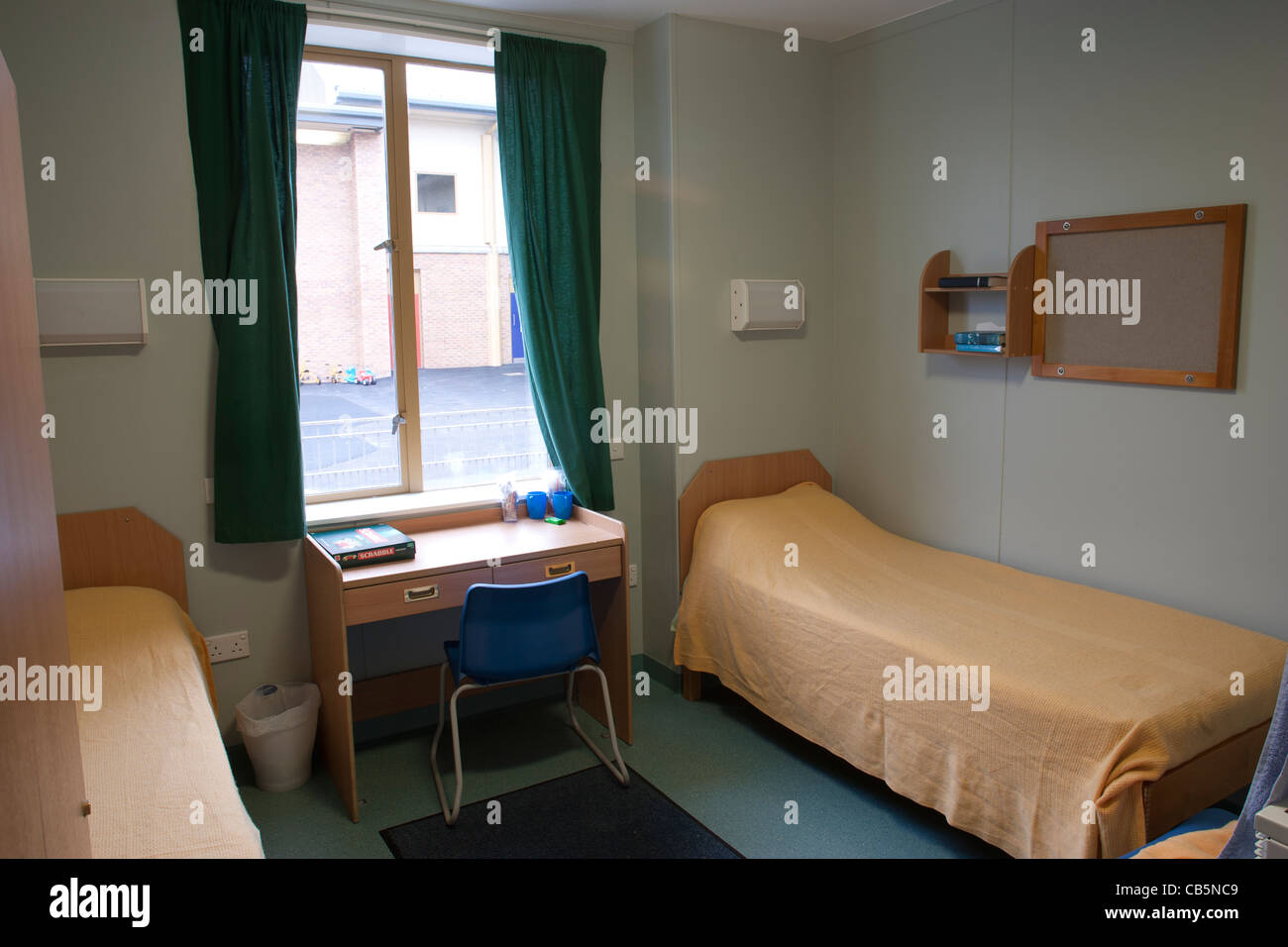Sleeping quarters for detainees Yarl's Wood Immigration Removal Centre Bedfordshire UK Stock Photo