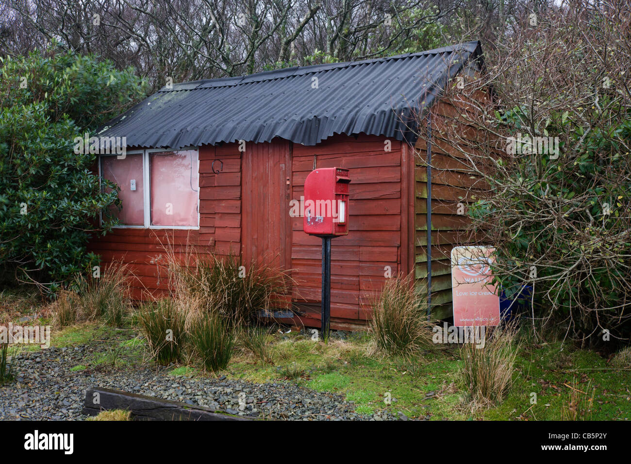 Closed for winter tourist shed and post box at Lochbuie, Isle of Mull, Scotland. Stock Photo