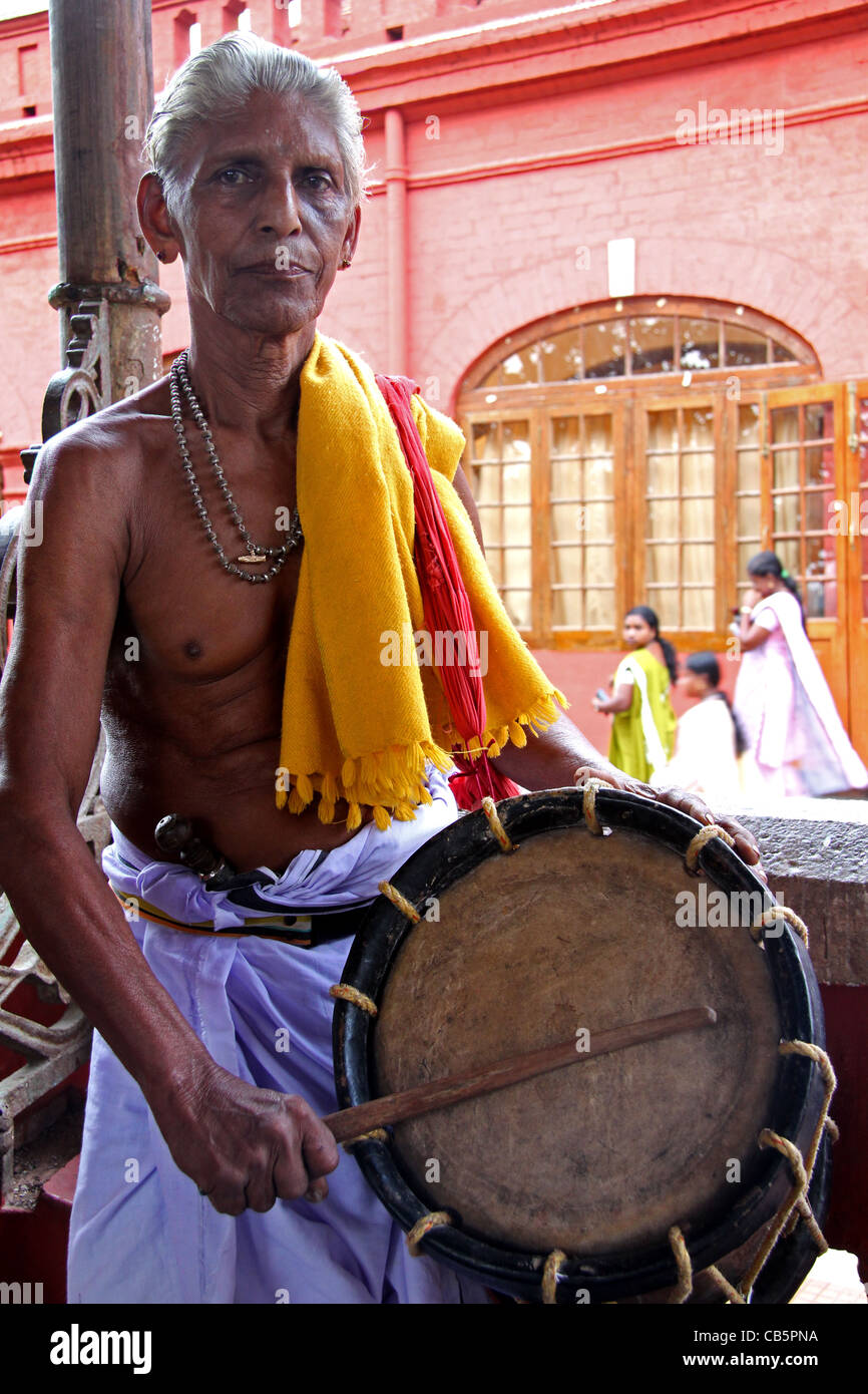 Old man indian hi-res stock photography and images - Alamy