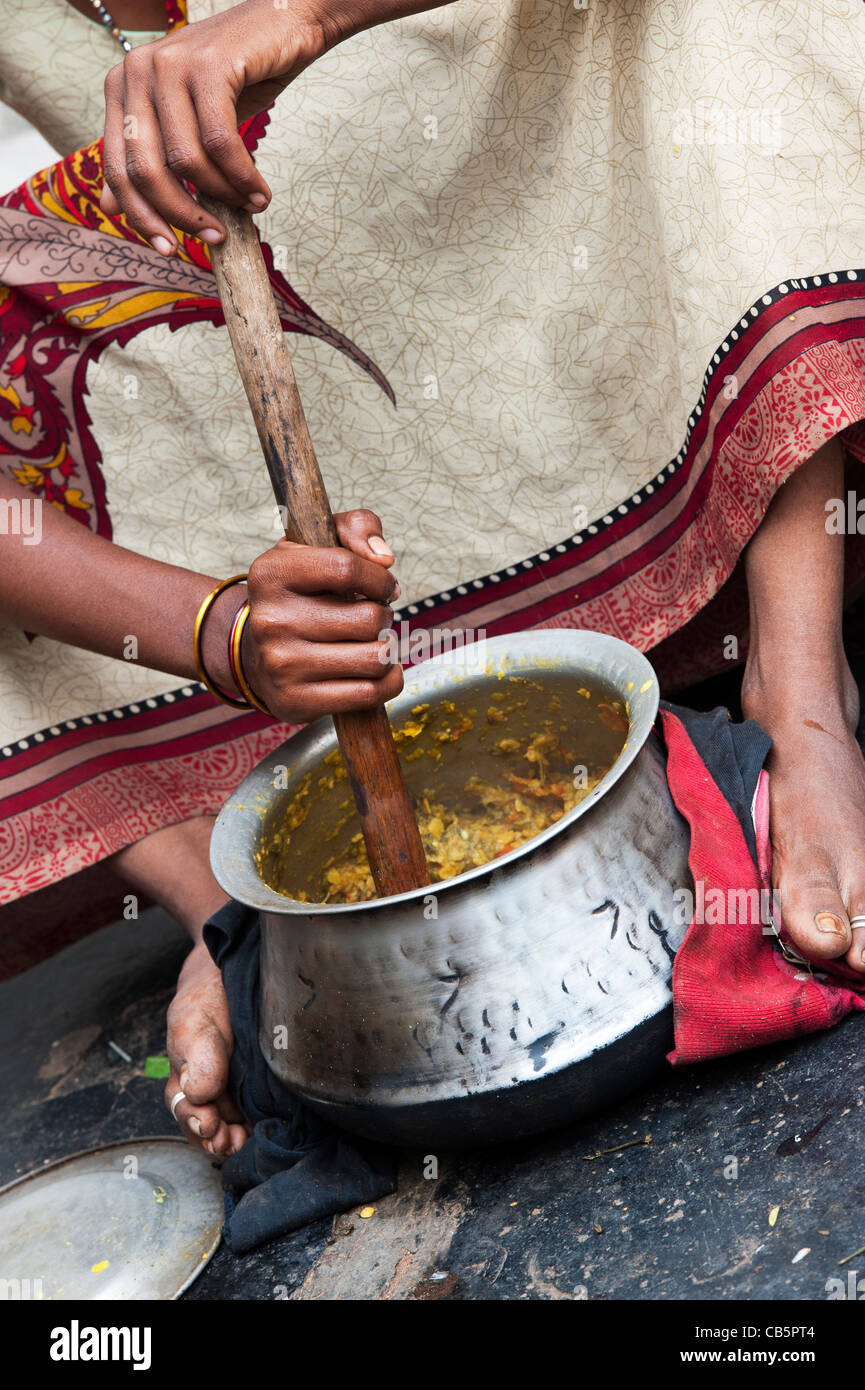 Metal indian cooking pot hi-res stock photography and images - Alamy