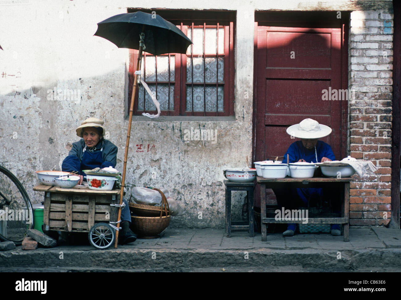 China yunnan kunming street food hi-res stock photography and images ...