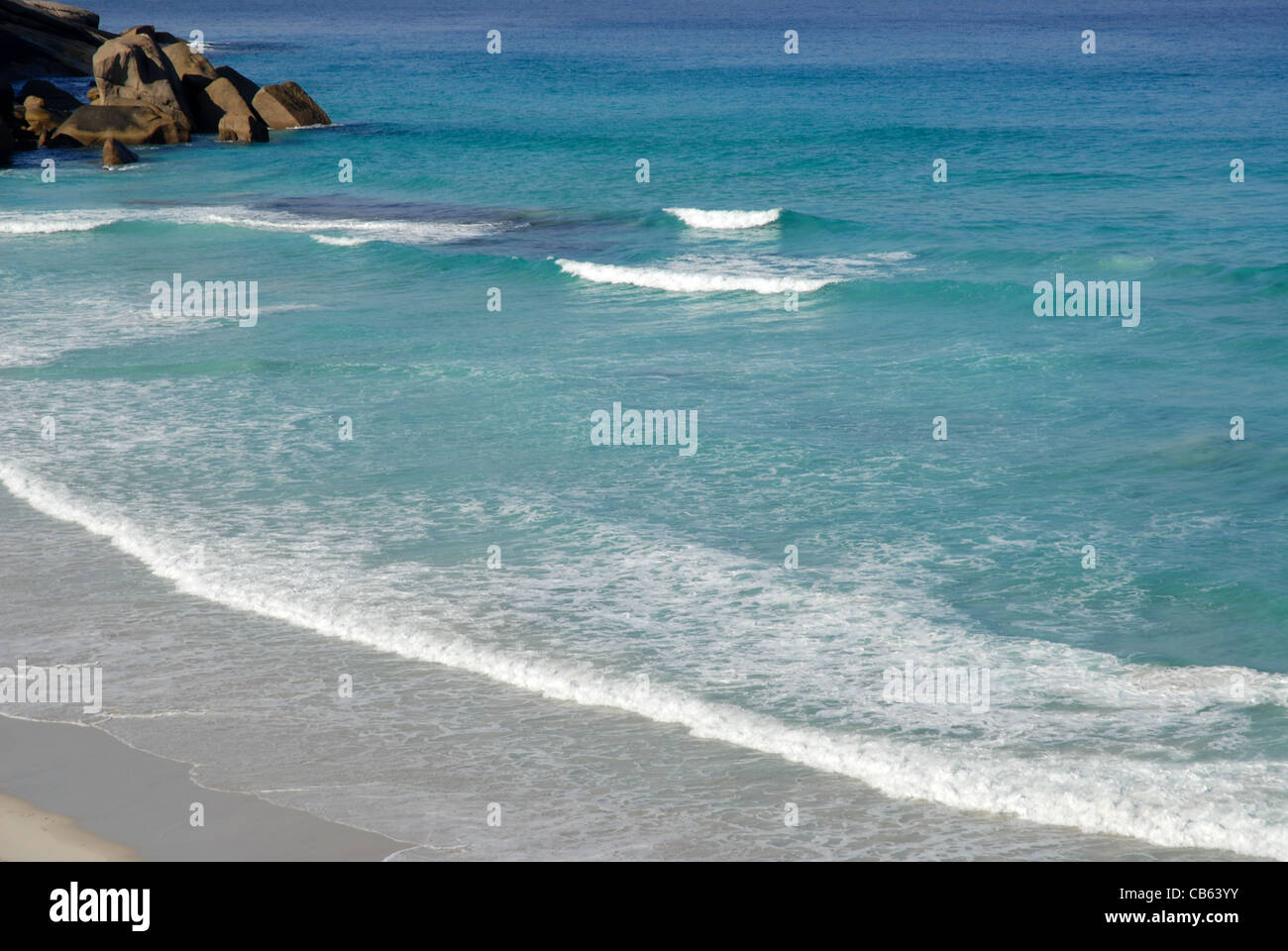 Breaking waves beach australia hi-res stock photography and images - Alamy