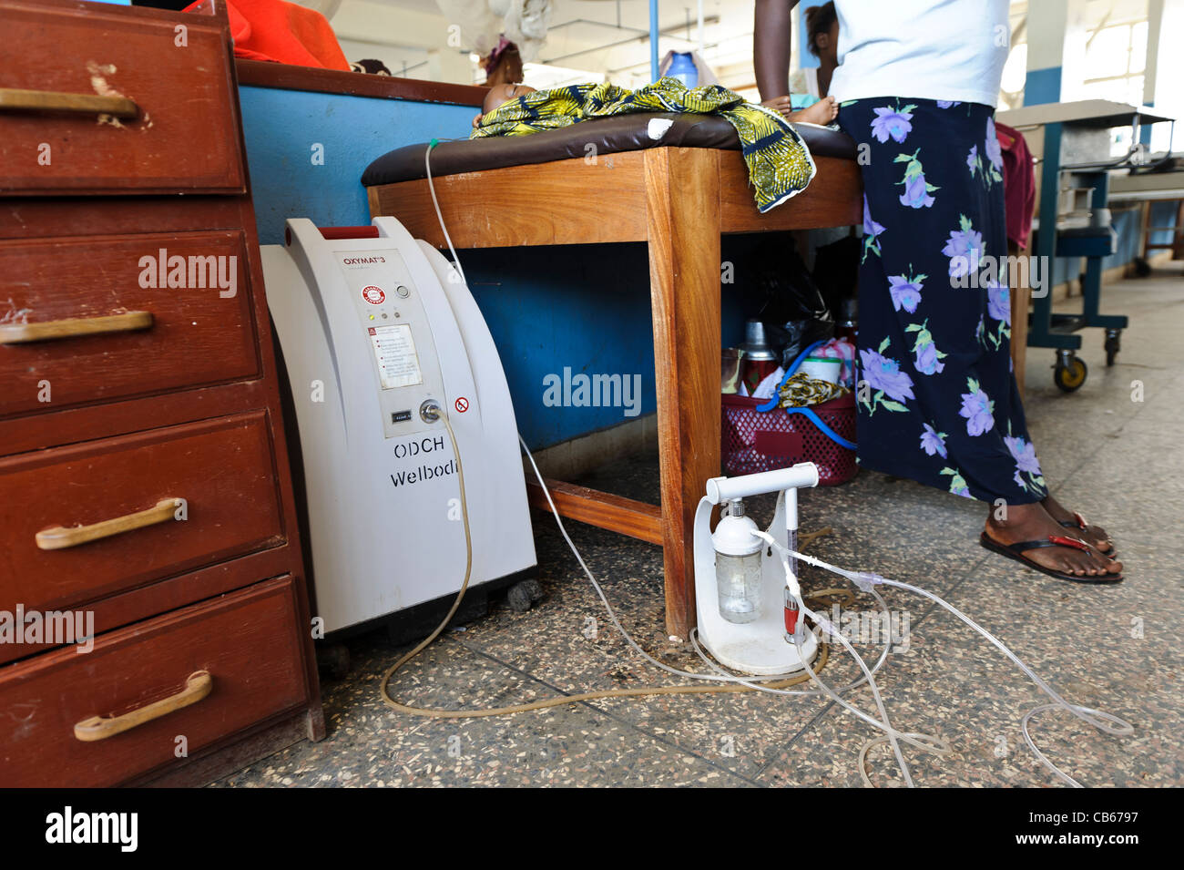 An oxygen concentrator in use at a paediatric hospital, Freetown, Sierra Leone. Stock Photo