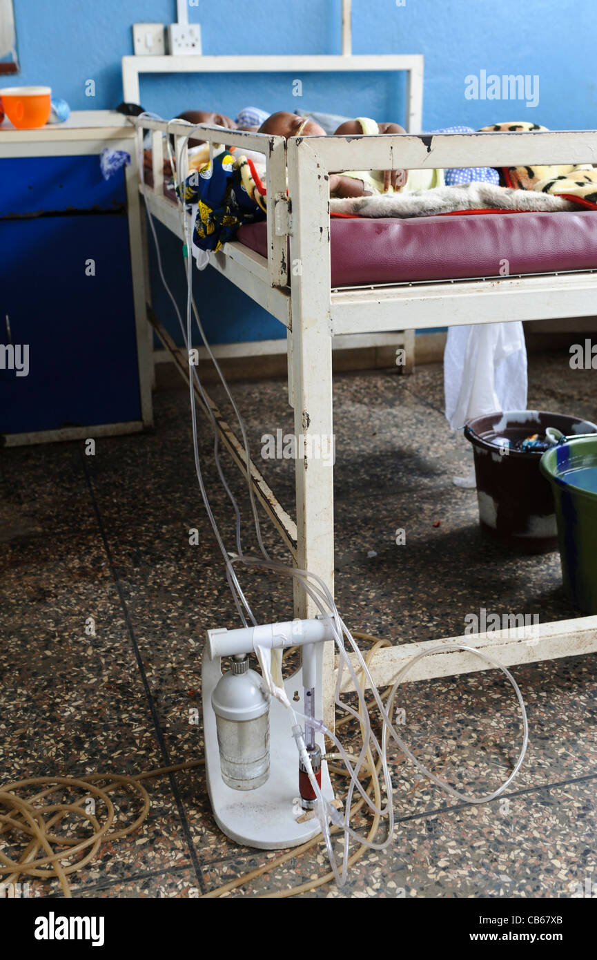 A basic oxygen concentrator in use at a paediatric hospital, Freetown, Sierra Leone. Stock Photo