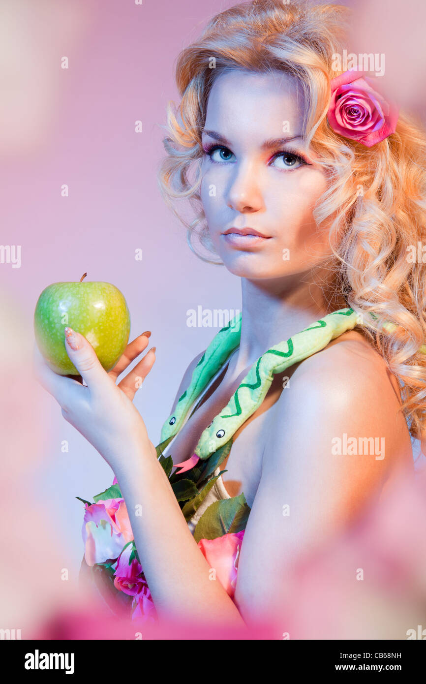 Bible Eva woman holding green apple Stock Photo - Alamy