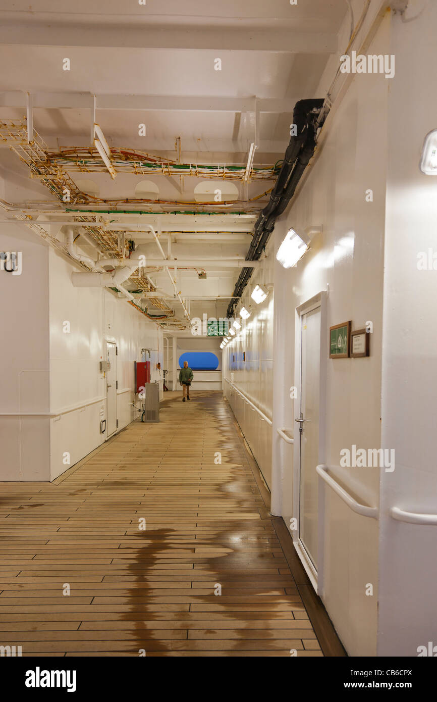 Cruise ship arcadia promenade deck hi-res stock photography and images ...