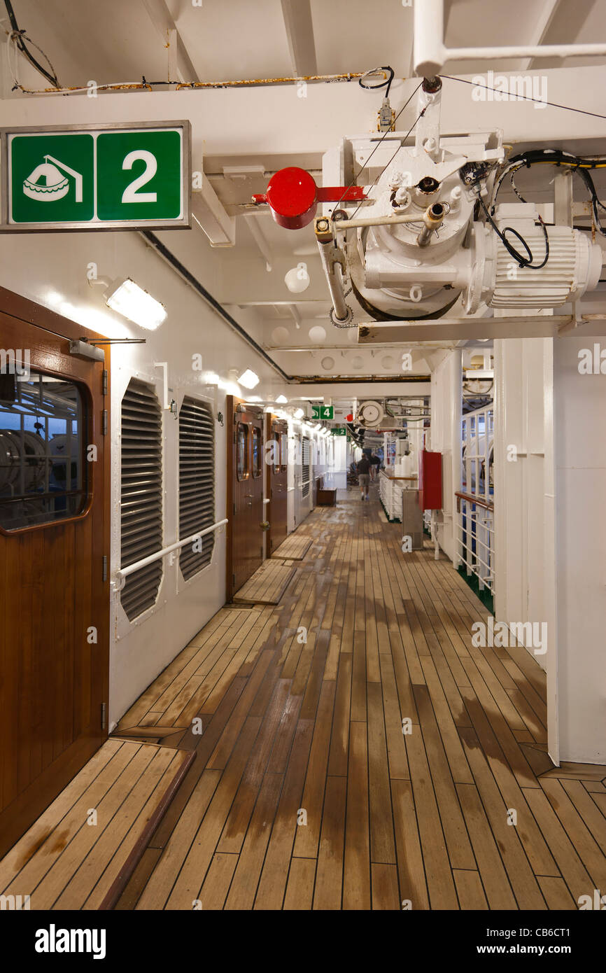 Cruise ship arcadia promenade deck hi-res stock photography and images ...