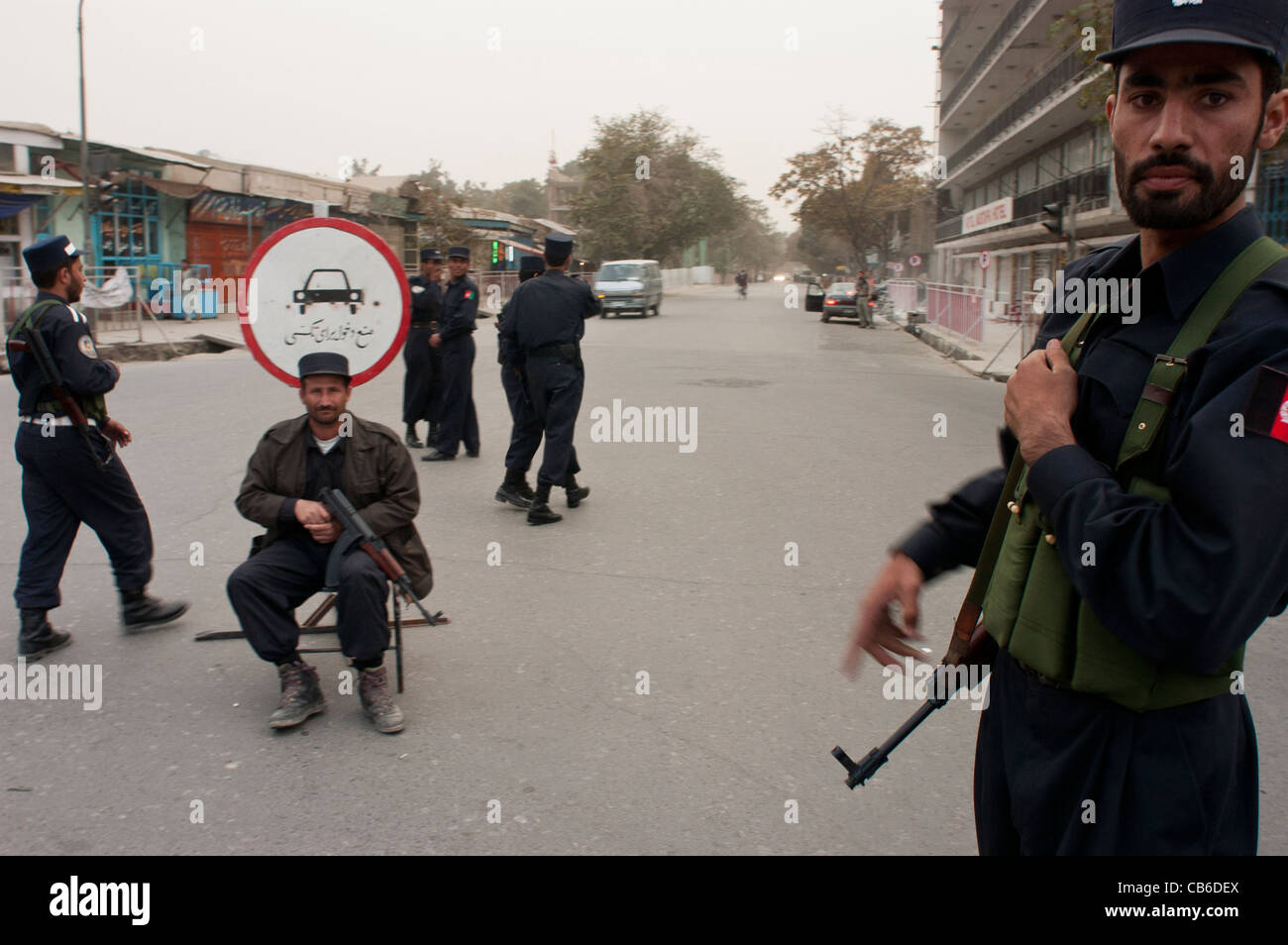 Members of the Afghan National Police (ANP) guarding a street in Kabul, Afghanistan, October 2004. Stock Photo