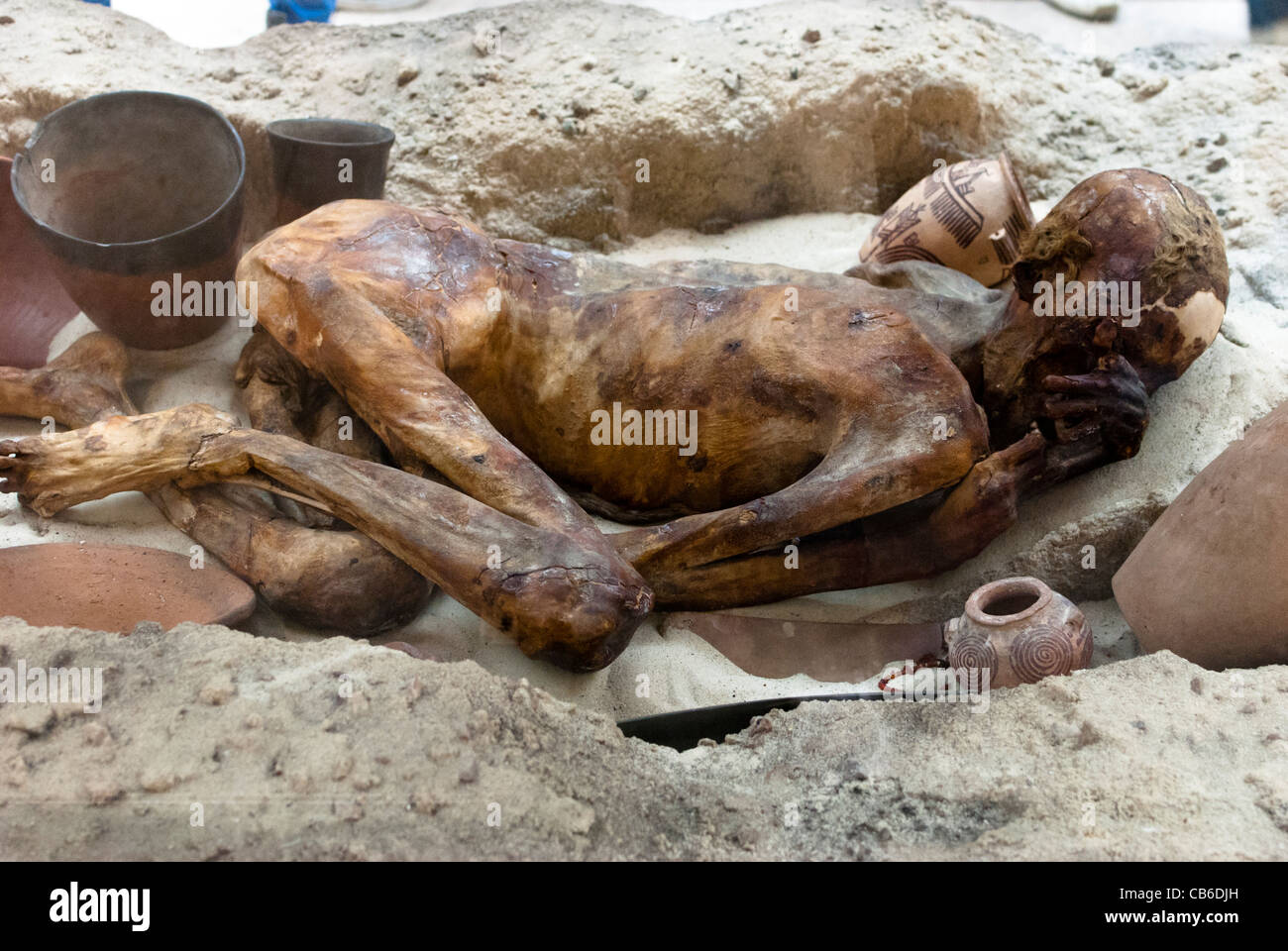 Typical Egyptian grave containing the naturally preserved body of a man from about 3400 BC Stock Photo