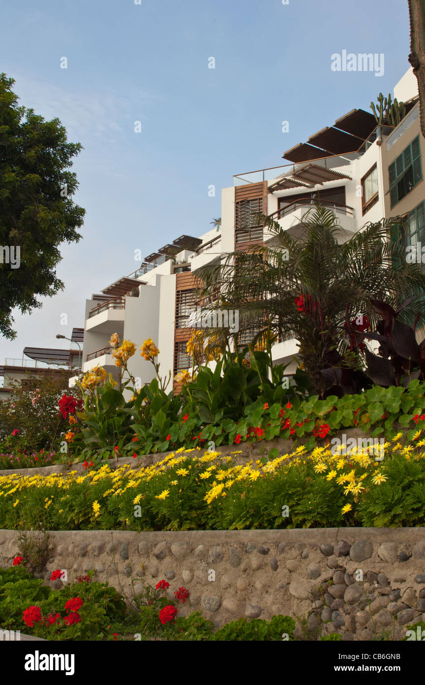 apartments in Barranco on the malecon lima Stock Photo Alamy