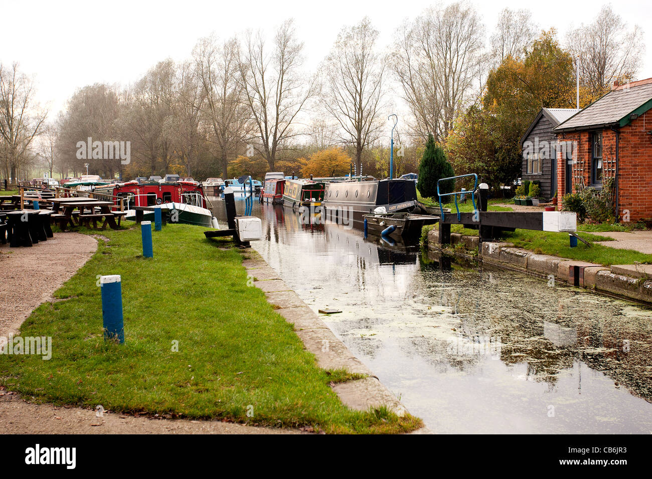 papermill lock on the river chelmer at chelmsford essex Stock Photo Alamy