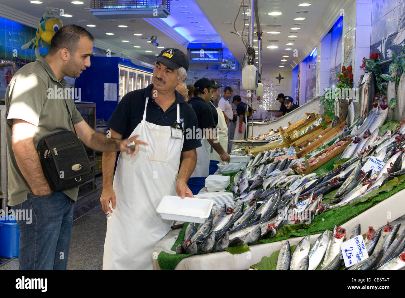 Istanbul: fish market Stock Photo - Alamy