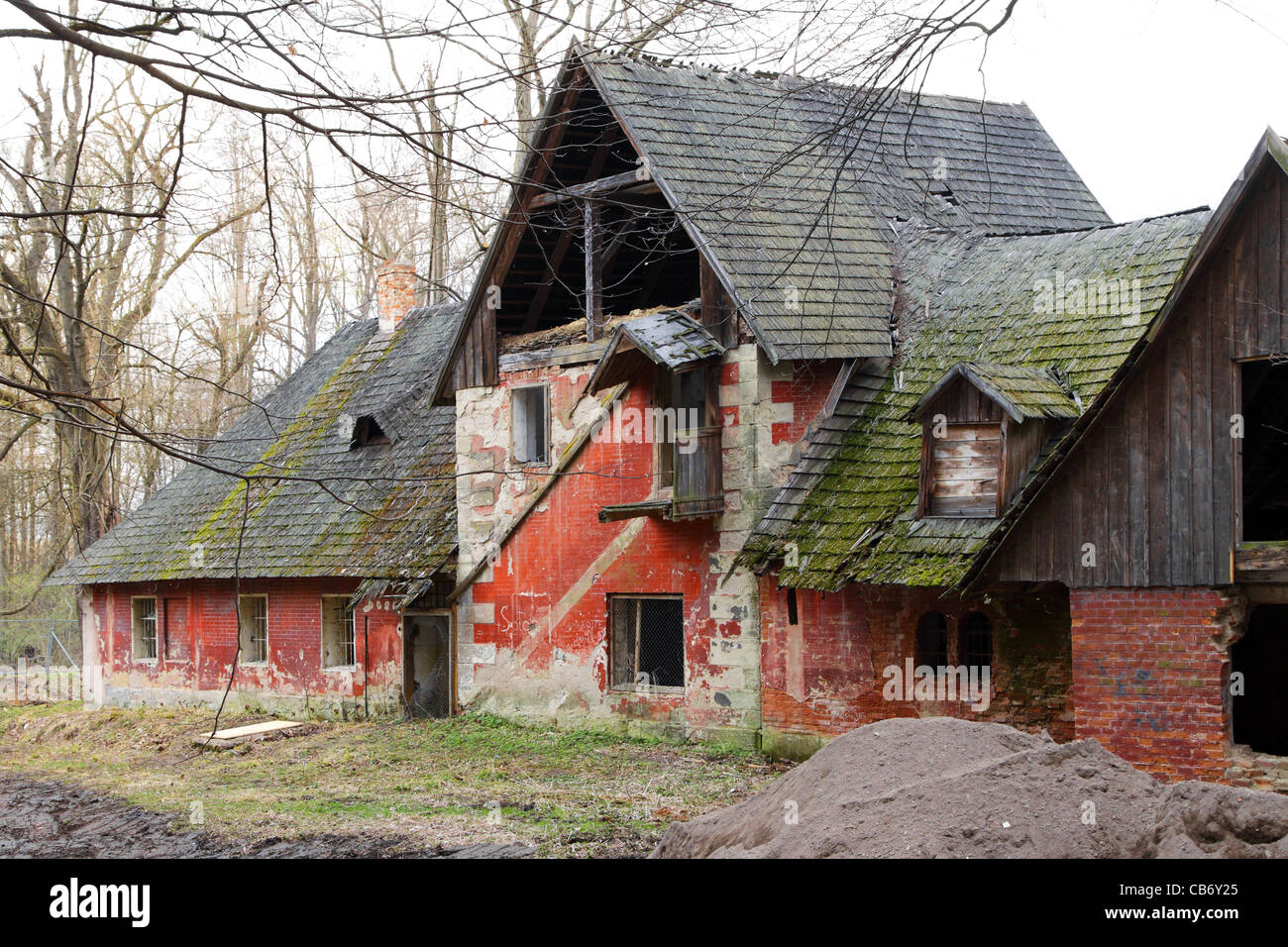 Rotten farm house hi-res stock photography and images - Alamy