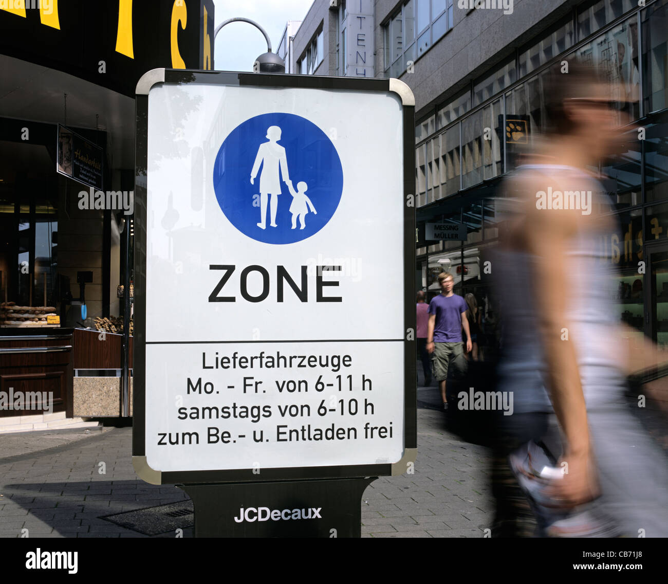 A sign marking the edge of the pedestrian-only traffic-free zone in Cologne city centre, Germany. Stock Photo