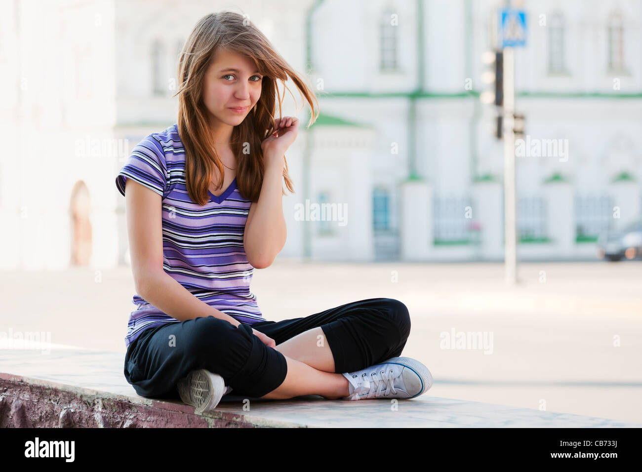 Выпадающие девушки подростки. Подростковый возраст. Закрытость подростка. Выпадающие девушки подростки. Беспечная девушка подросток.