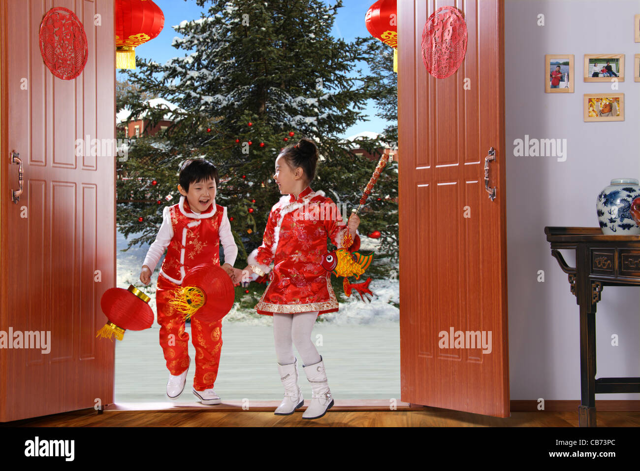 Chinese girls celebrating christmas hi-res stock photography and images ...