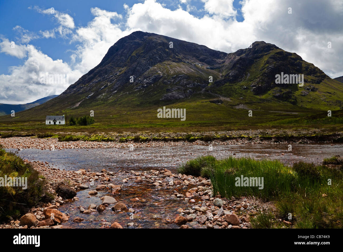 Lagangarbh Cottage and Buachille Etive Mor, Stob Dearg, mountain,and River Coupall, Rannoch Moor Stock Photo
