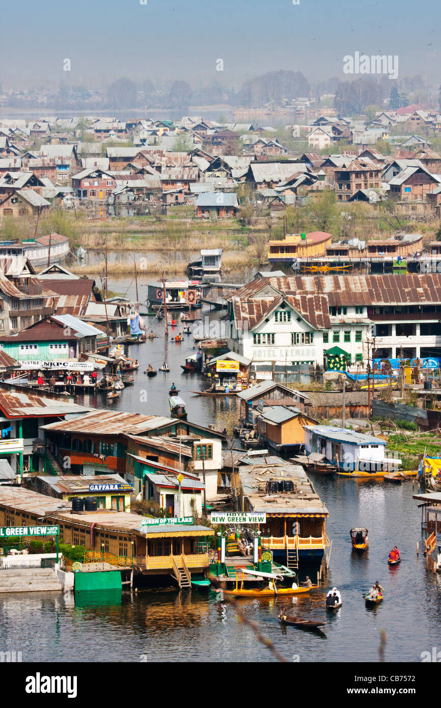Floating Houses In Dal Lake Of Srinagar Kashmir India Stock Photo Alamy floating-houses-in-dal-lake-of-srinagar-kashmir-india-stock-photo-alamy