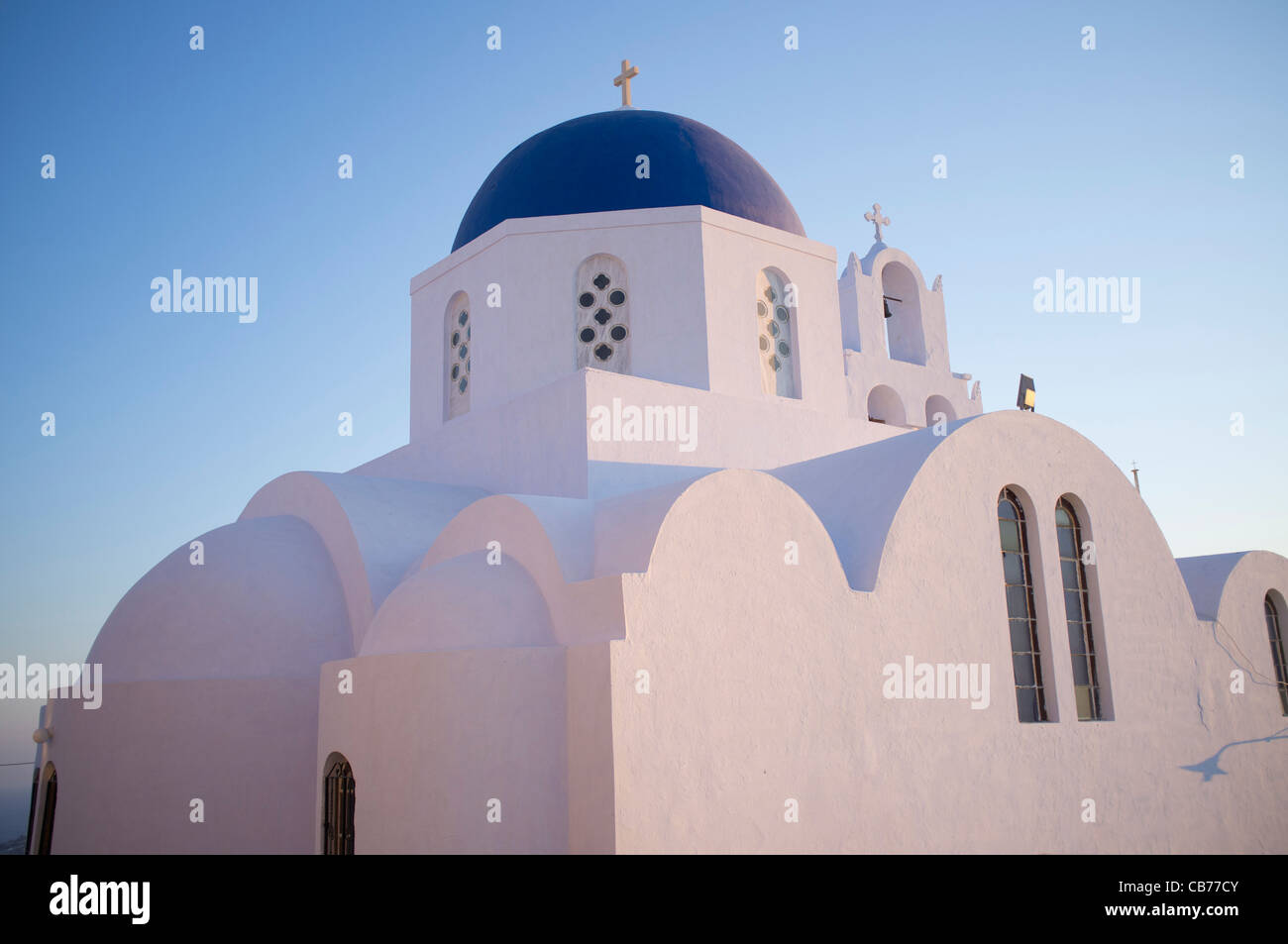 Santorini blue roof hi-res stock photography and images - Alamy
