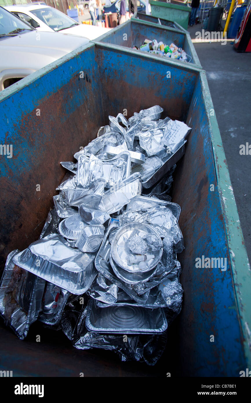Recycling center aluminum hires stock photography and images Alamy