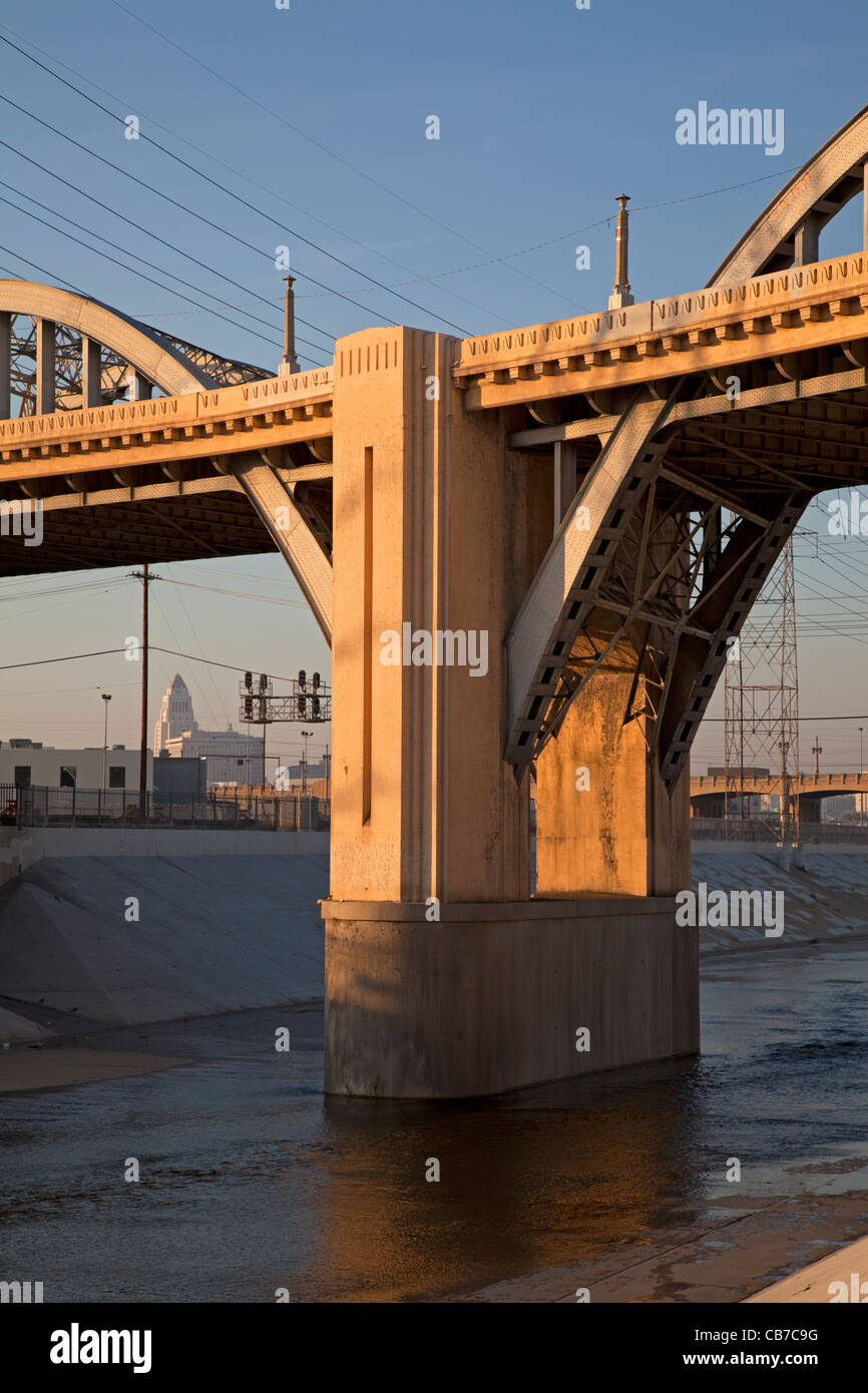 6th Street Bridge over the Los Angeles River, Downtown Los Angeles ...