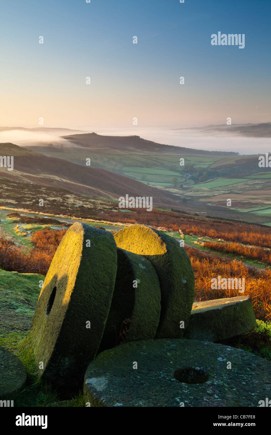 Sunrise, Stanage Edge millstones, Peak District National Park, Derbyshire, England, UK Stock Photo
