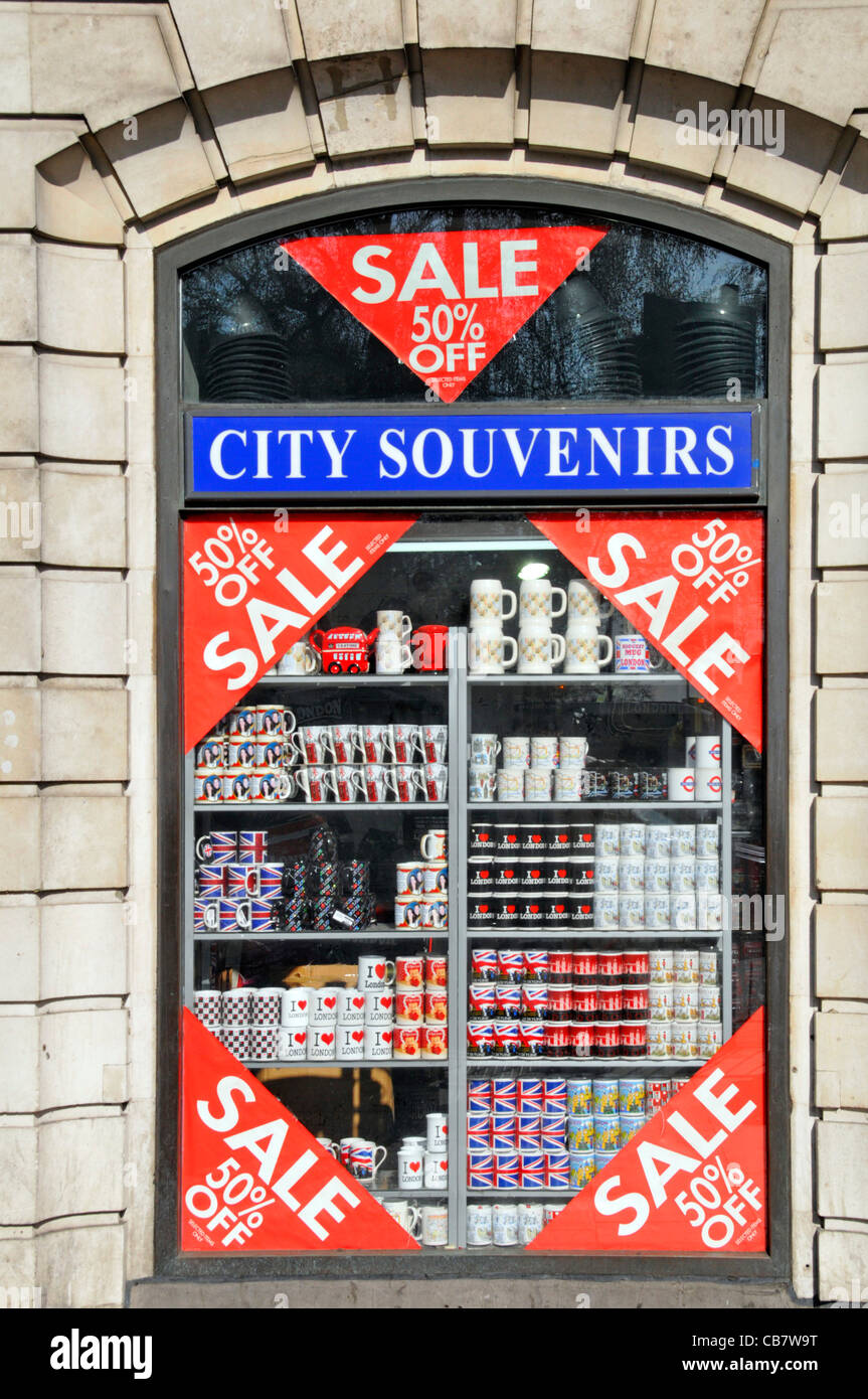 Discount souvenir shop london High Resolution Stock Photography and