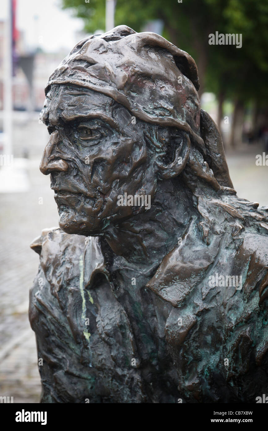 Close-up of the head of a bronze statue of John Cabot who sailed from Bristol on 'the Matthew' and discovered 'New Found Land'. Stock Photo