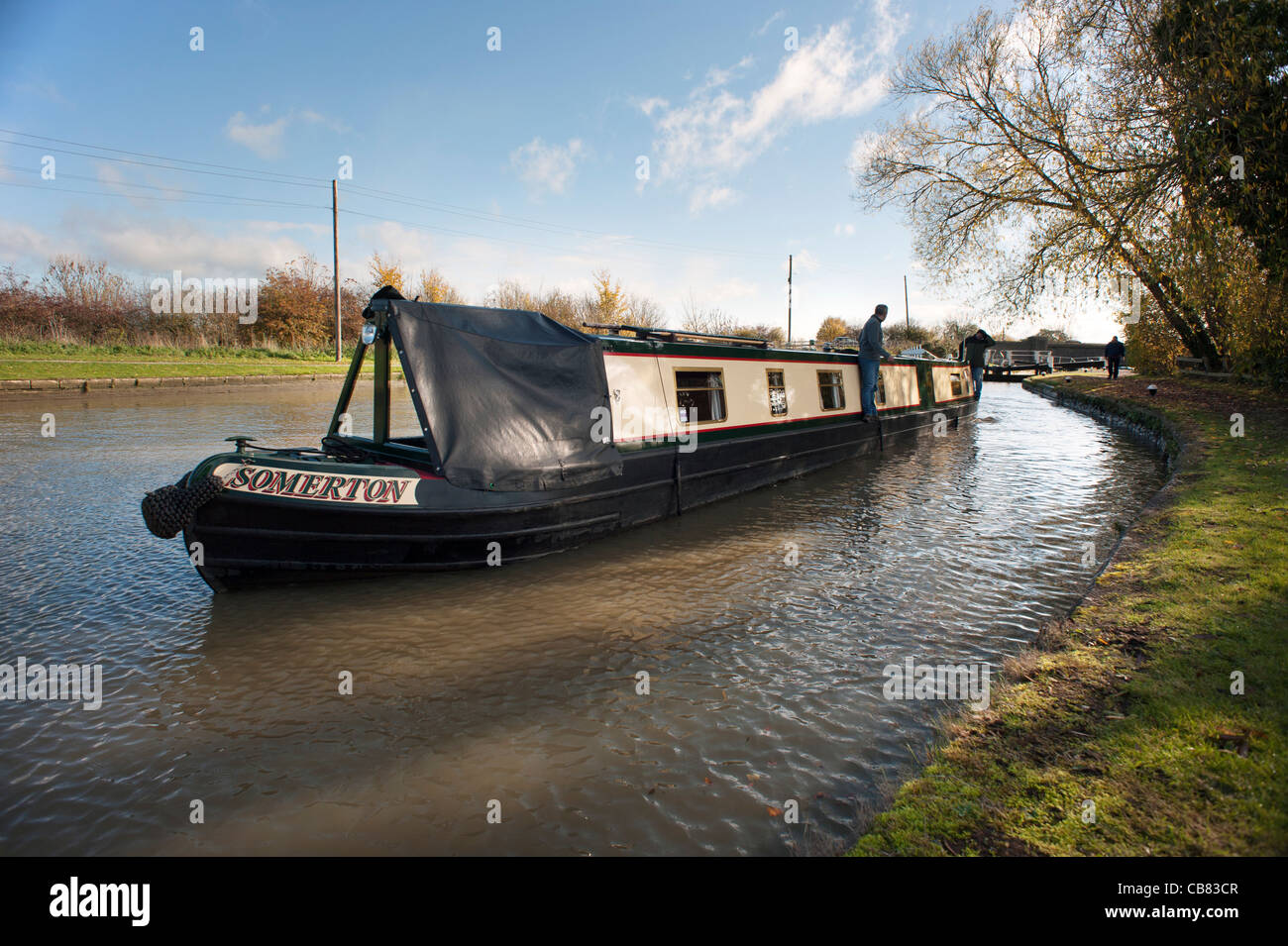 Narrow boat mooring on canal hi-res stock photography and images - Alamy