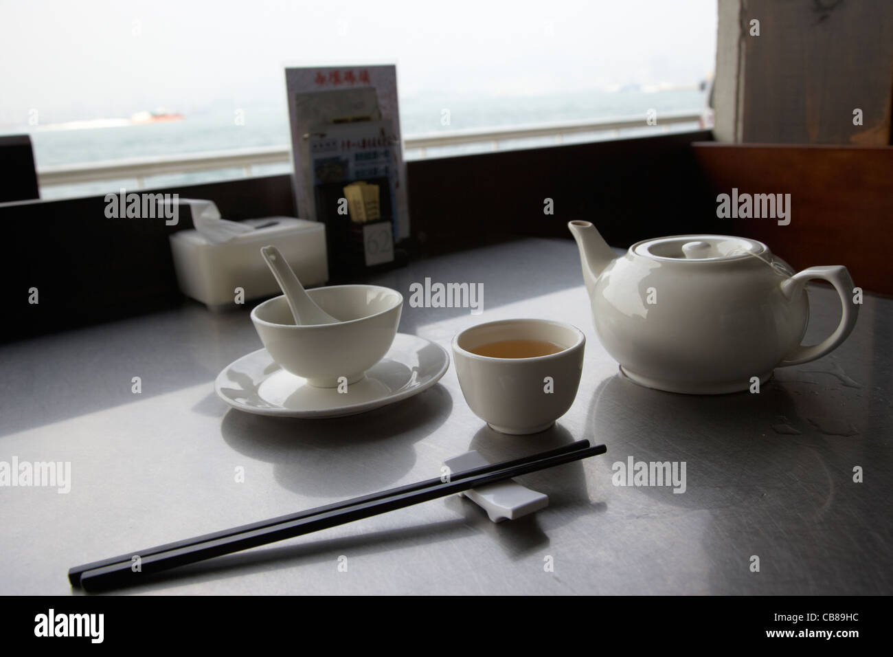 chinese restaurant place setting with bowl chopsticks chinese green tea hong kong island, hksar, china Stock Photo