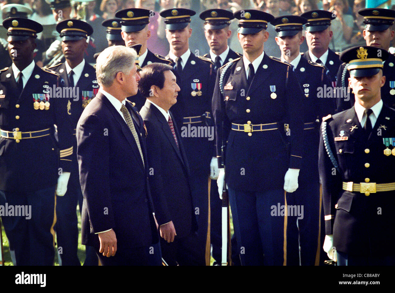 US President Bill Clinton and Chinese Premier Zhu Rongji review the honor guard during the official arrival ceremony at the White House April 8, 1999 in Washington D.C. Stock Photo