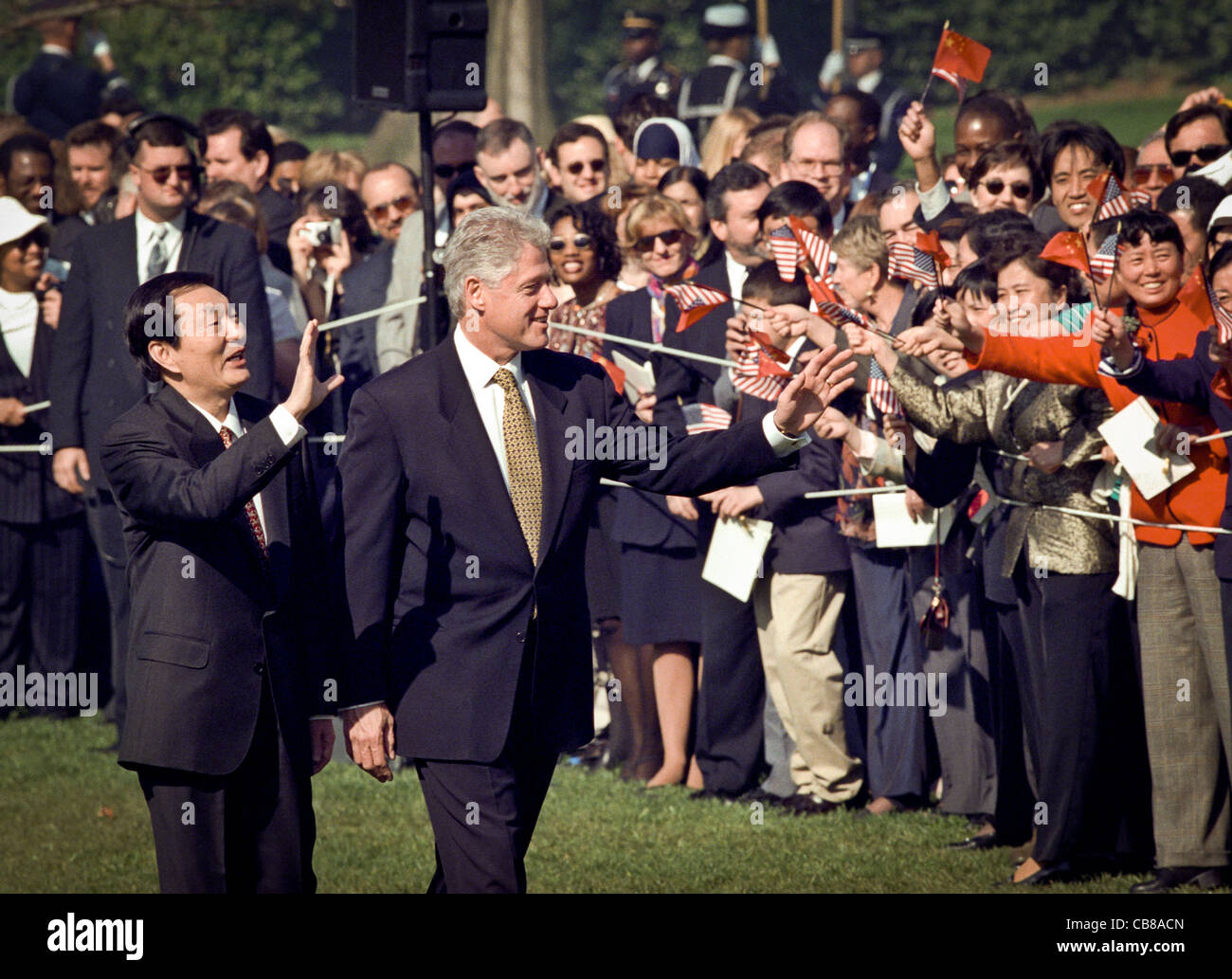 US President Bill Clinton and Chinese Premier Zhu Rongji wave during the official arrival ceremony at the White House April 8, 1999 in Washington D.C. Stock Photo