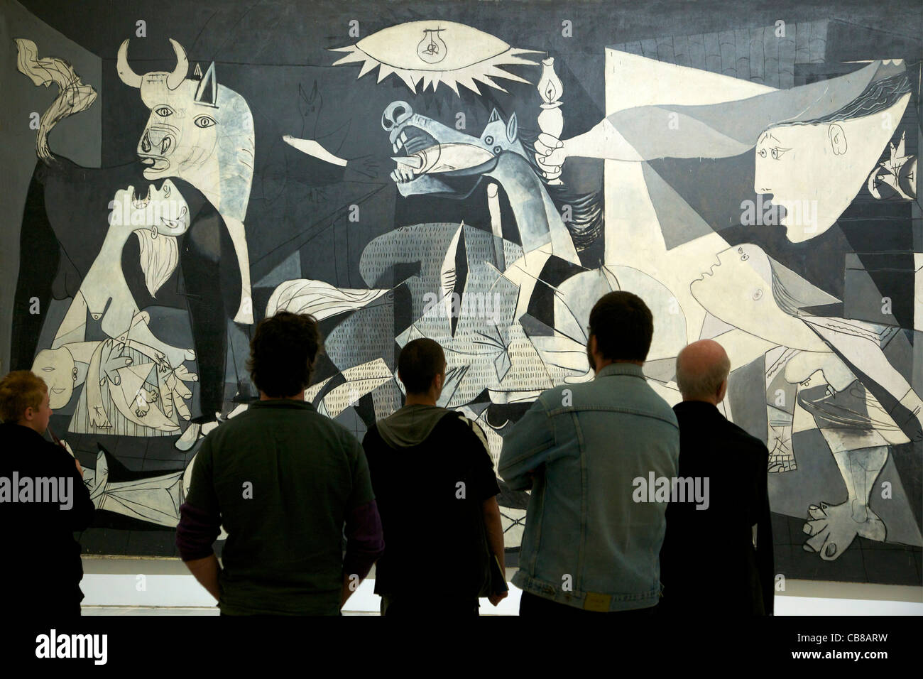Visitors admire Guernica, Pablo Picasso 1937 Museo Nacional Centro de Arte Reina Sofía Reina Sofia Museum of Modern Art Madrid Stock Photo