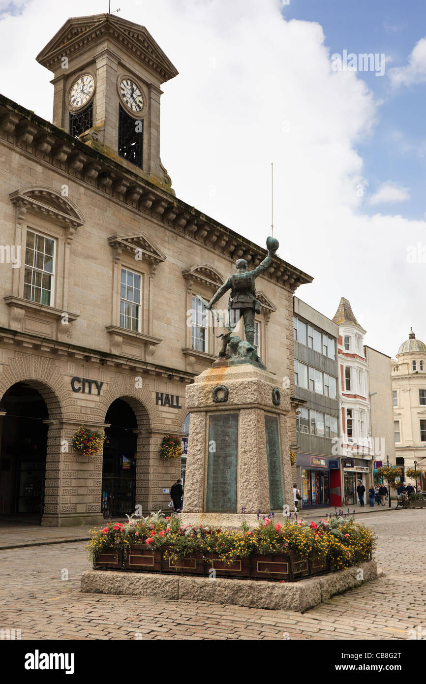 Boscawen Street, Truro, Cornwall, England, UK, Britain. War memorial statue and plinth with the City Hall beyond Stock Photo