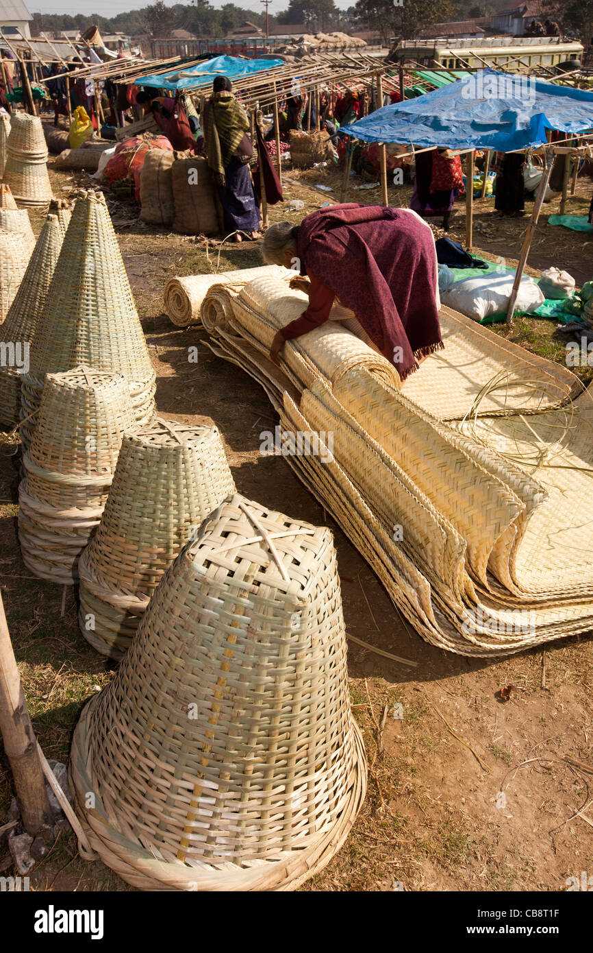 India, Meghalaya, Jaintia Hills, Shillong district, Ummulong Bazar, woman selling hand made baskets and mats Stock Photo