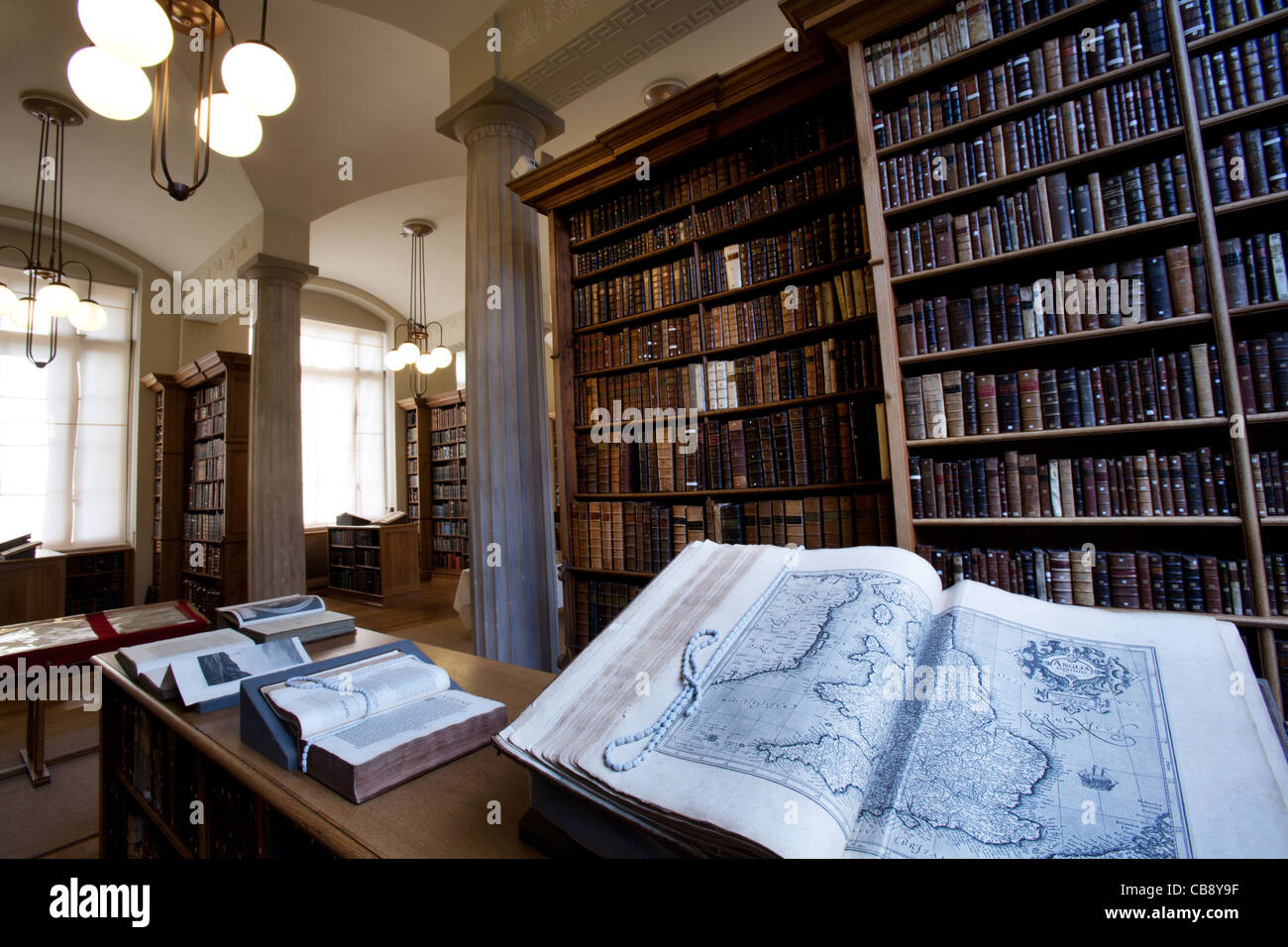 Gonville and caius university of cambridge library cambridge uk
