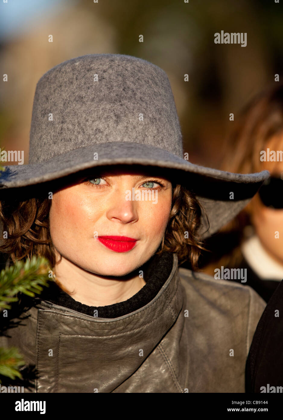 Portrait of a woman with blue eyes, wearing a wide brim winter hat, Columbia Road. London, England, UK. Stock Photo