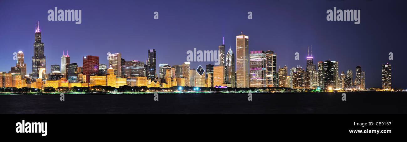 Chicago city downtown urban skyline panorama at dusk with skyscrapers ...