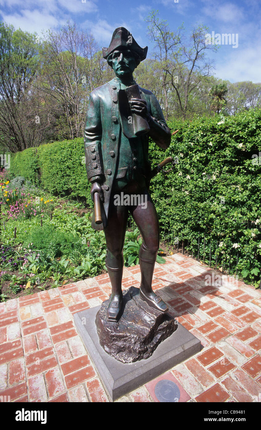 Australia, Melbourne, Fitzroy gardens, the captain James Cook statue. Stock Photo